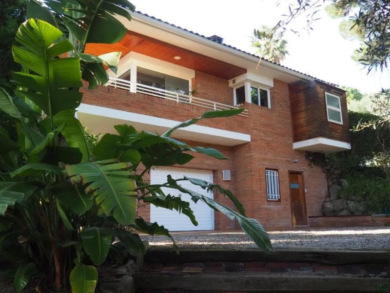apartamento aislado jardín y piscina