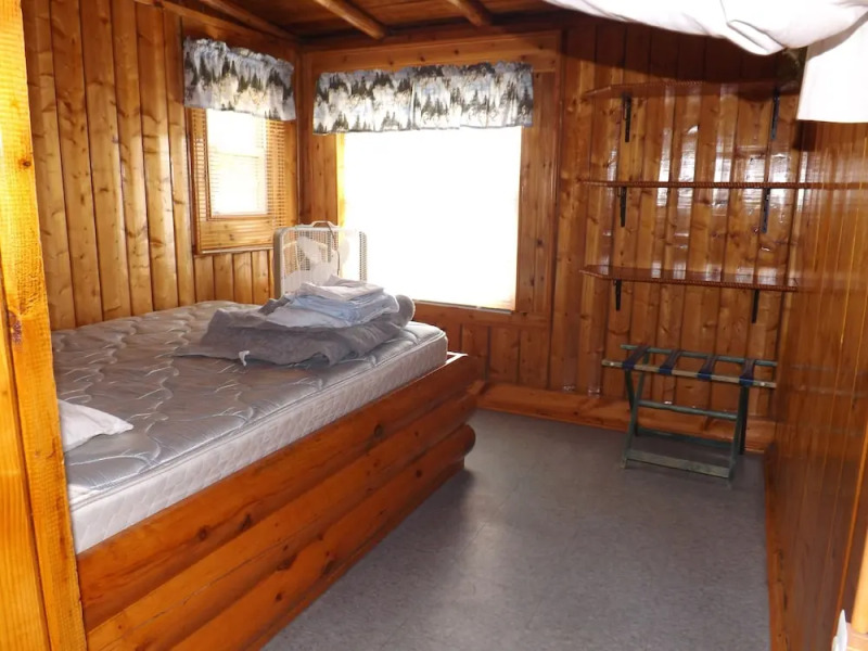 Crooked Lake Resort Cabin 1 (The lake side Stowaway) Holiday home 2 Be