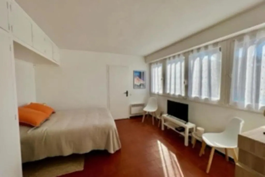 35m with Pool for Couple in Saint Tropez