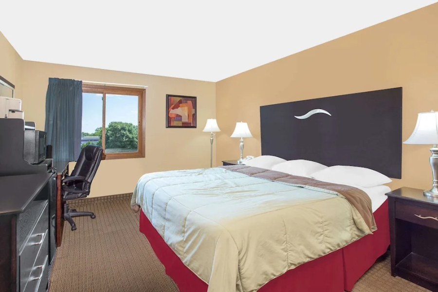 Super 8 Sheboygan WI
