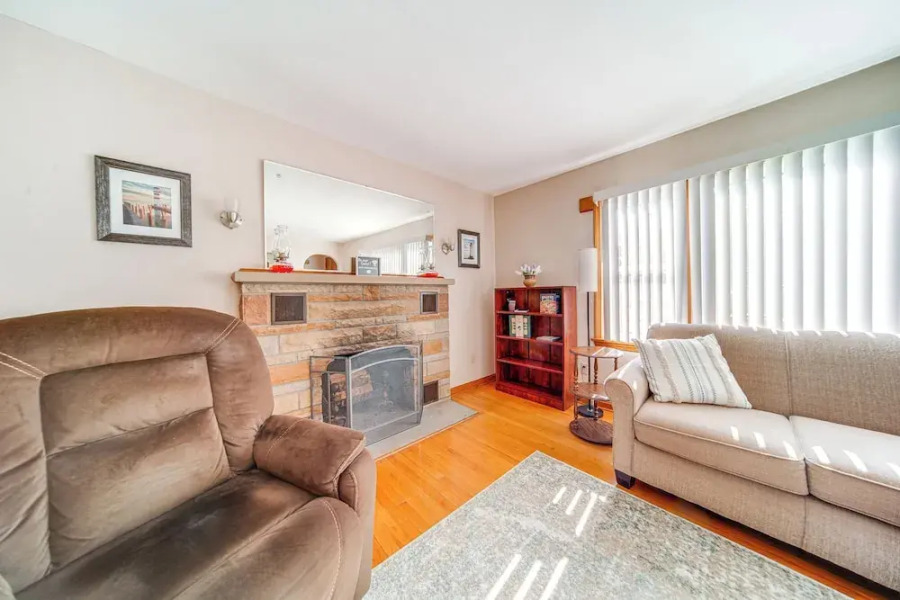 < 1 Mi to Lake Erie: Ashtabula Hideaway!