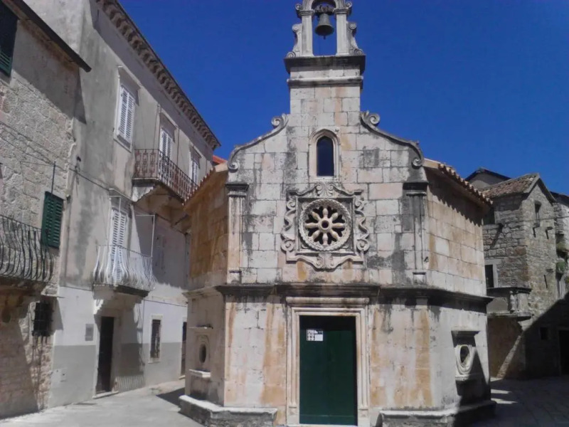 Apartments and Rooms Dobrila