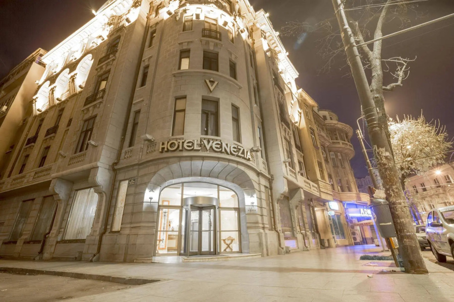 Zeus Essence Bucharest Venezia