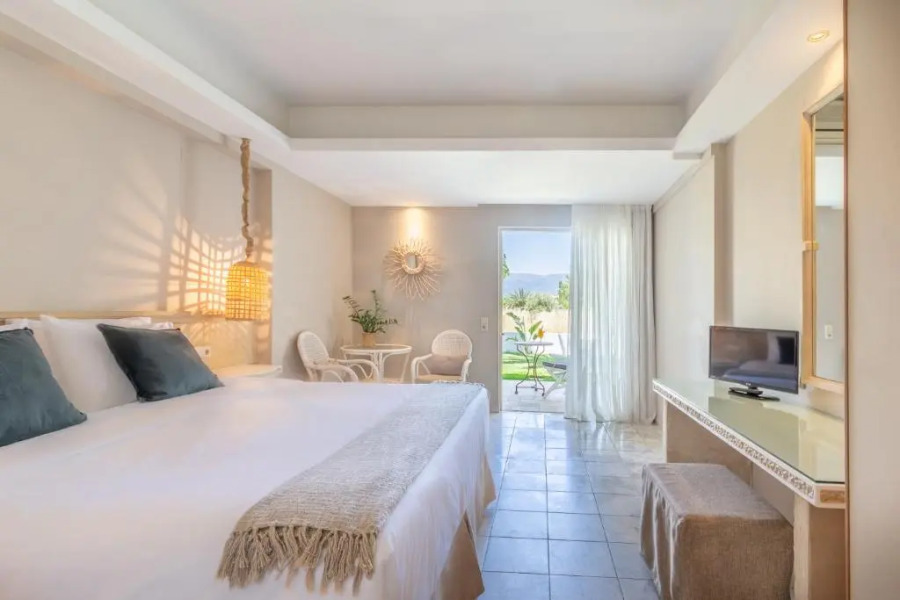 Drossia Palms Hotel and Nisos Beach Suites