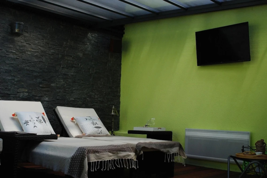 Studio in Roquefort-la-bédoule, With Pool Access, Enclosed Garden and