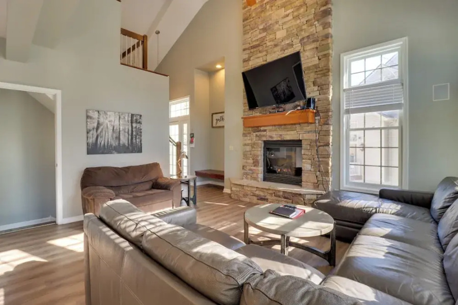 Hot Tub & Community Perks: Big Boulder Lake Escape