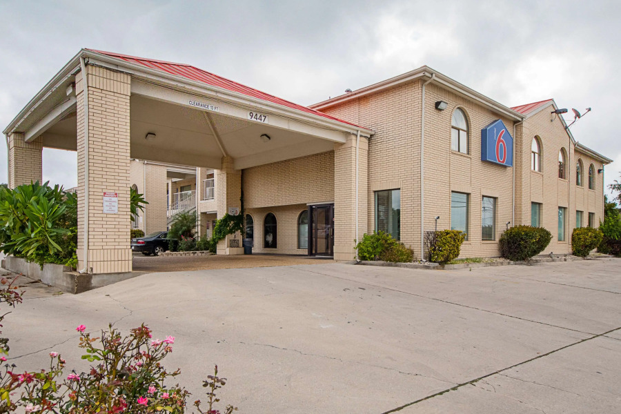 Motel 6 San Antonio, TX - Fiesta Trails