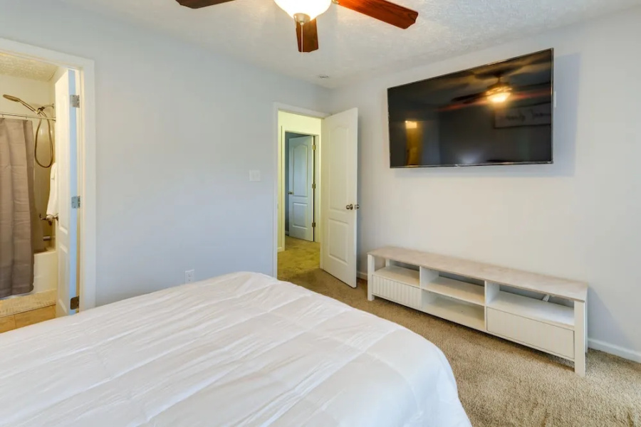 Havelock Home: Private Yard, 2 Mi to Cherry Point!