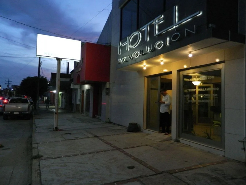 Hotel Revolucion