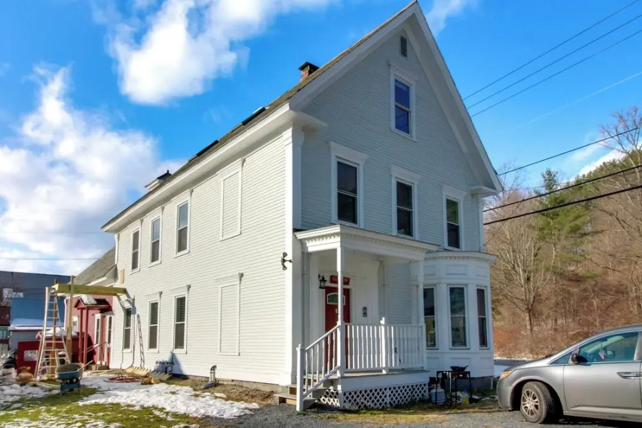 All-season Ludlow Apartment: 3 Mi to Okemo Resort!