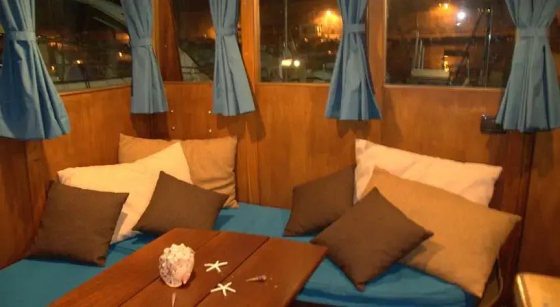 Boat Sea Dreams Charter