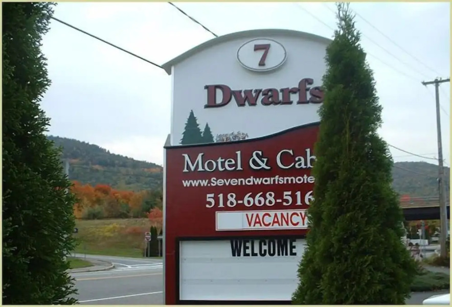 Seven Dwarfs Motel and Cabins