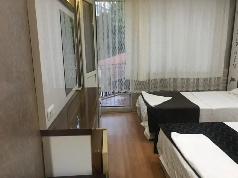 Dolphin Yunus Hotel