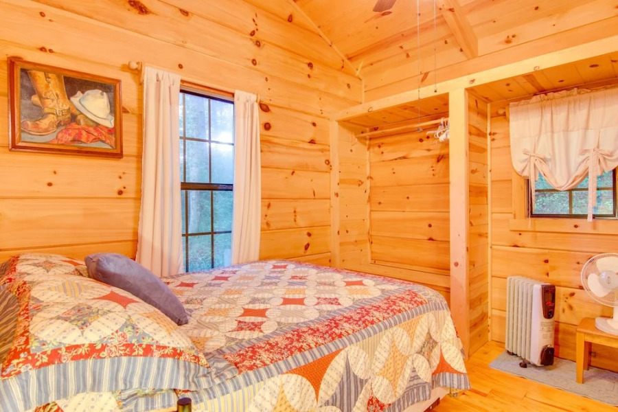 Hendersonville Creekside Cabin: Near Dupont Forest