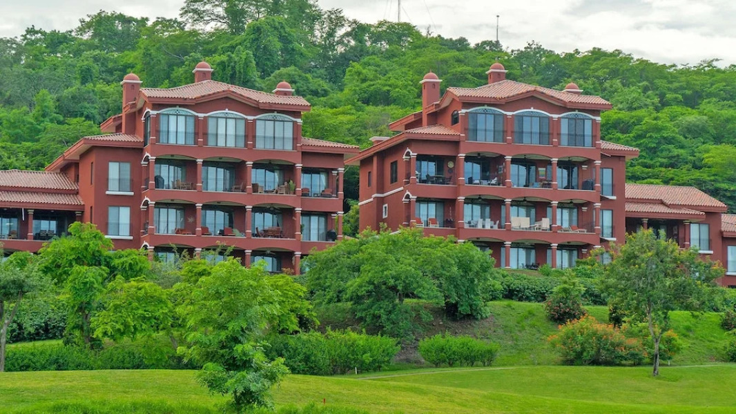Peek-a-Boo Ocean view Condo at Reserva Conchal