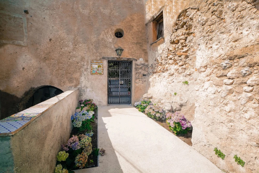 Pontone Hills on Amalfi