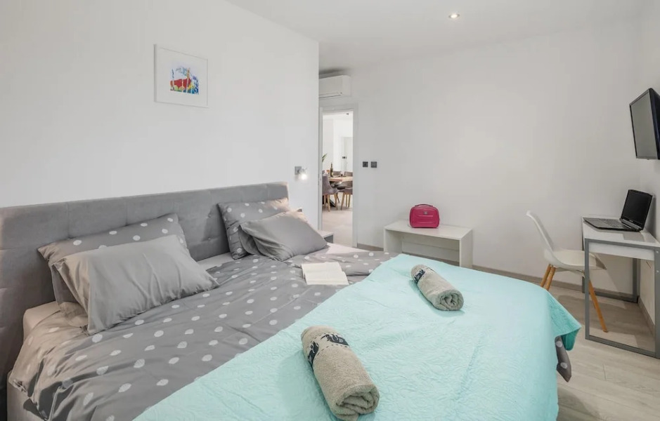 Beautiful Home in Rebici with Hot Tub, Sauna & 4 Bedrooms