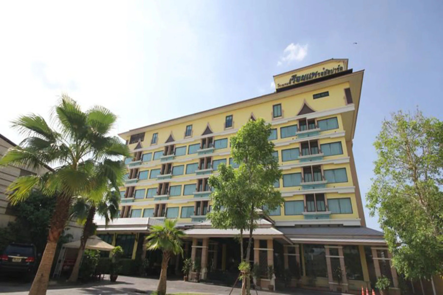 Ruean Phae Royal Park Hotel