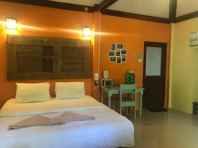 Chomjan Beach Resort