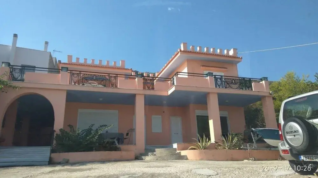 Spacious house with seaview