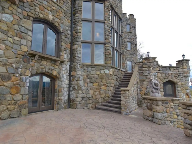 HIGHLANDS CASTLE overlooking Lake George.. plus 2 other Castles!