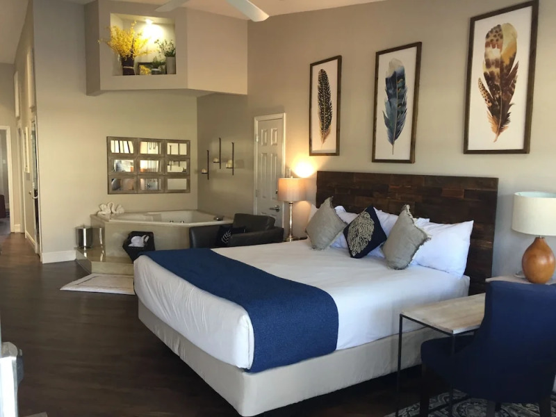 Pinemark Inn & Suites