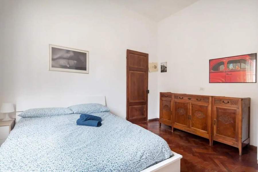 3 Bedrooms flat with parking and breakfast