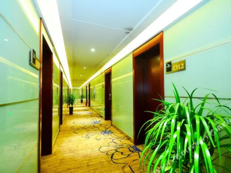 Xuzhou Ideal International Holiday Hotel (Yunlonghu Gongnong Road Subway Station)