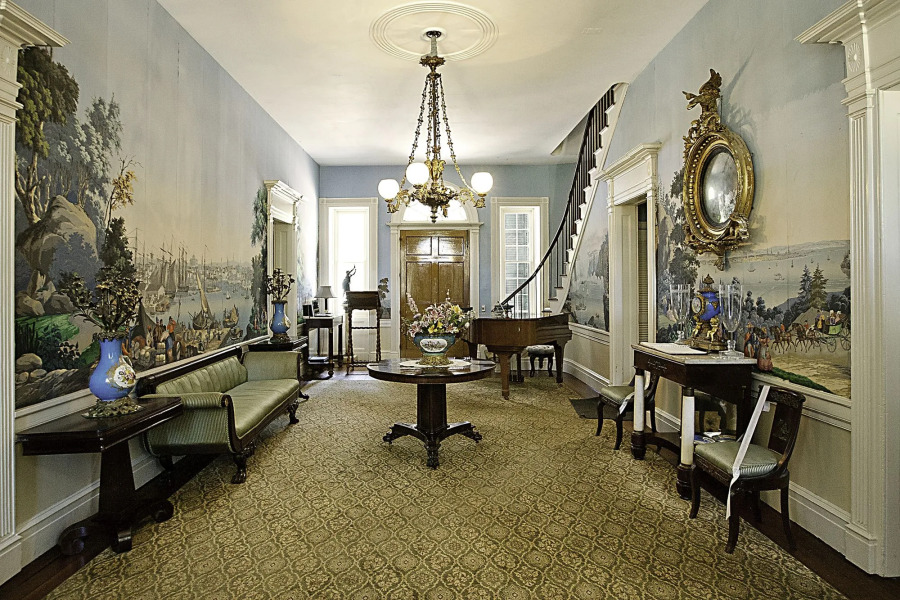 Monmouth Historic Inns and Gardens