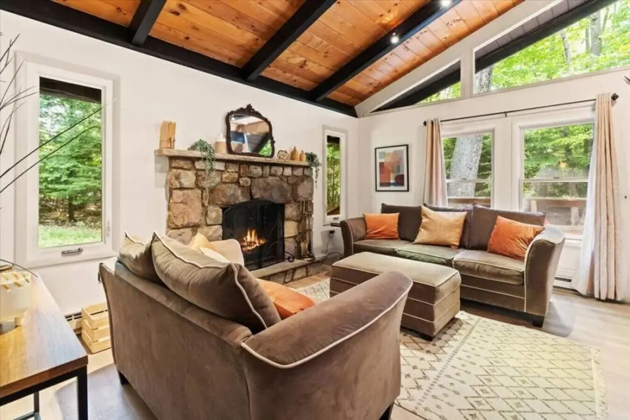 Unique 3Bedroom Poconos Chalet