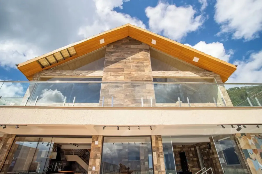 Casa com Piscina Churrasqueira e Vista