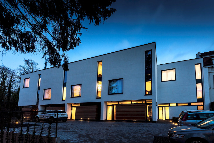 Unit 5 - Trendy Smart Home Triplex Private Garden & Parking