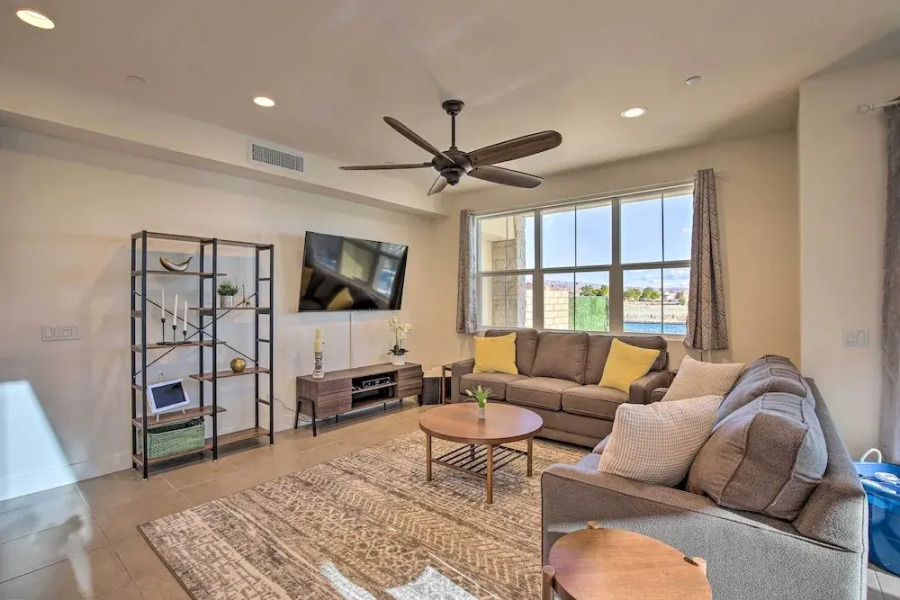 Lakefront Indio Villa: Private Pool & On-site Golf