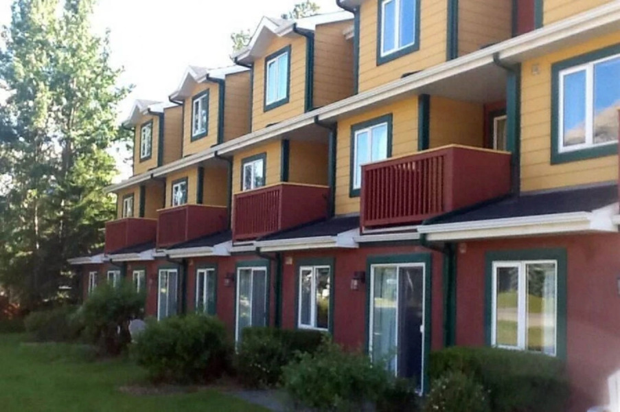 Canadian Rockies Chalets