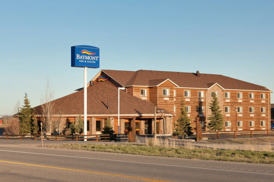 Pinedale Hotel & Suites