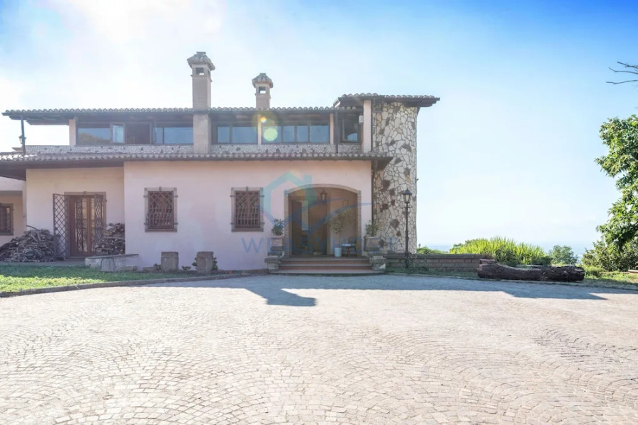 New Refined Villa Rayskaya In Monte Compatri