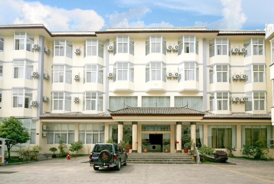 Tengchong Shun Xing Business Hotel