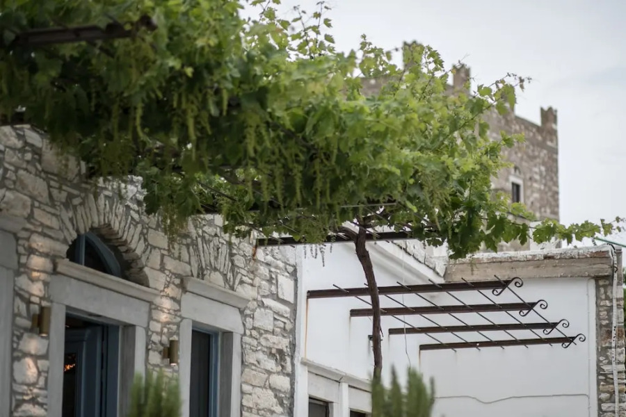 Traditional Inn Pirethron