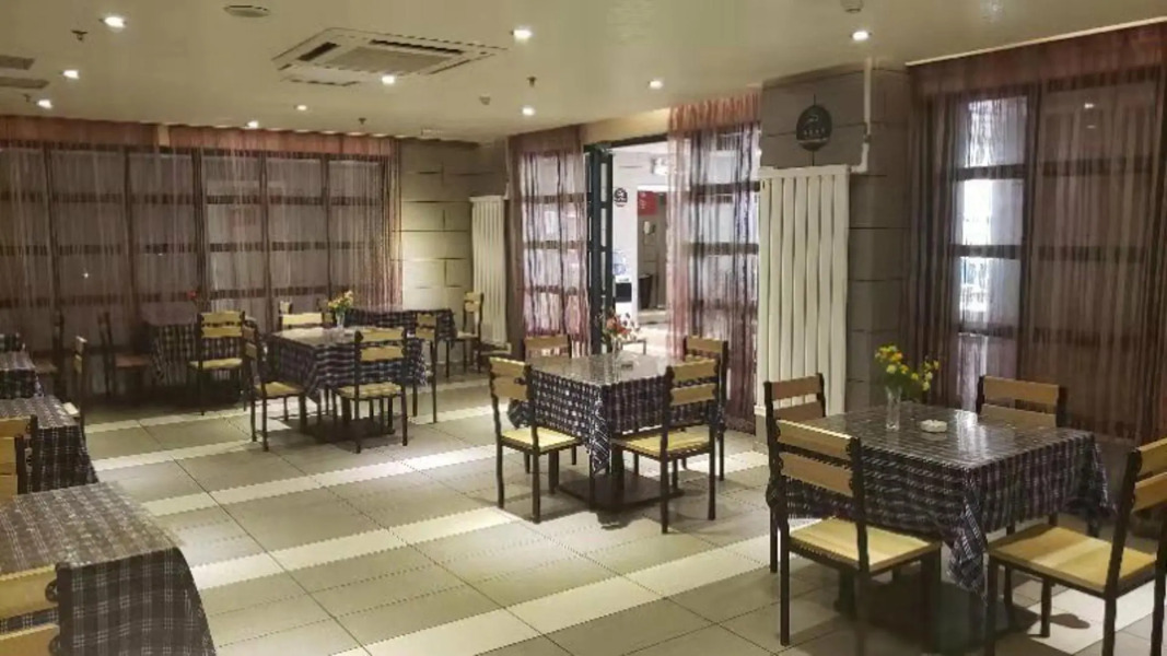 Home Inn Huaxuan Collection Hotel (Pingliang Xinmin Road Railway Station)