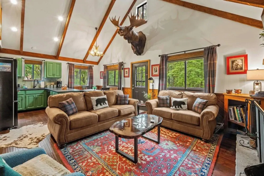 Moose Tracks by Avantstay Hot Tub, Game Room, Deck, Firepit