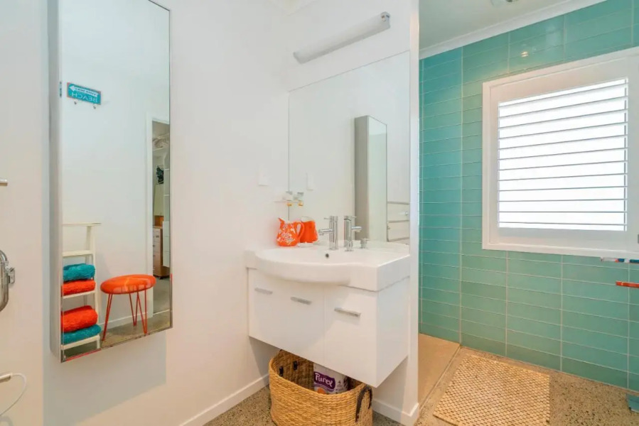 Rose's Beach Pad - Matarangi Holiday Home