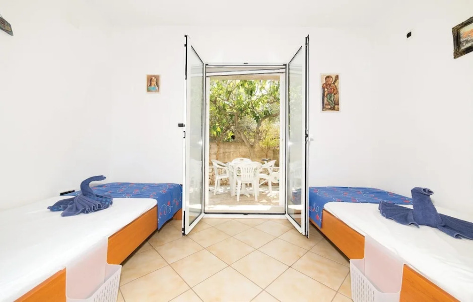 Awesome Home in Okrug Donji With Wifi and 6 Bedrooms