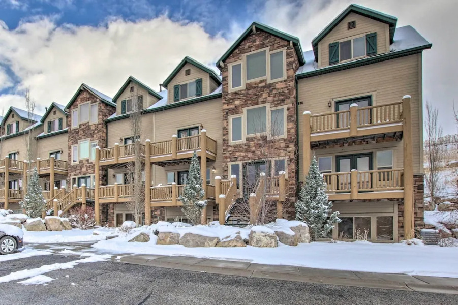 Eden Condo w/ Balcony & Views: Near Ski Slopes!