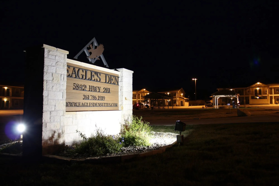 Eagle's Den Suites Kenedy a Travelodge by Wyndham