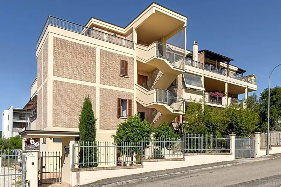 Bed and Breakfast Bric & Brac