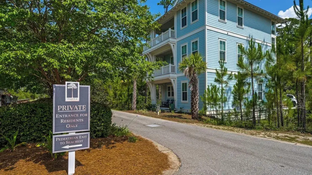 Designer Finishes, Arcade Room, Sleeps 14 & Next to Alys