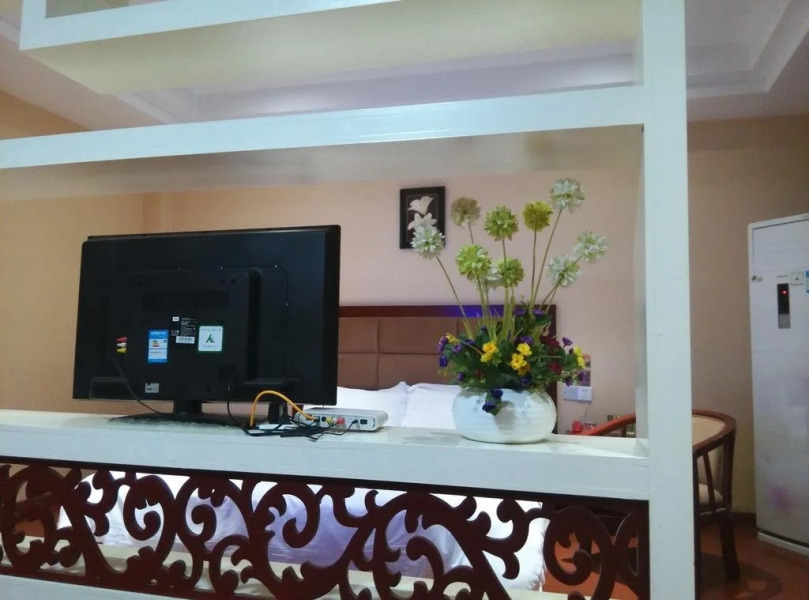 Wannian The Pine Greeting Guests Boutique Hotel