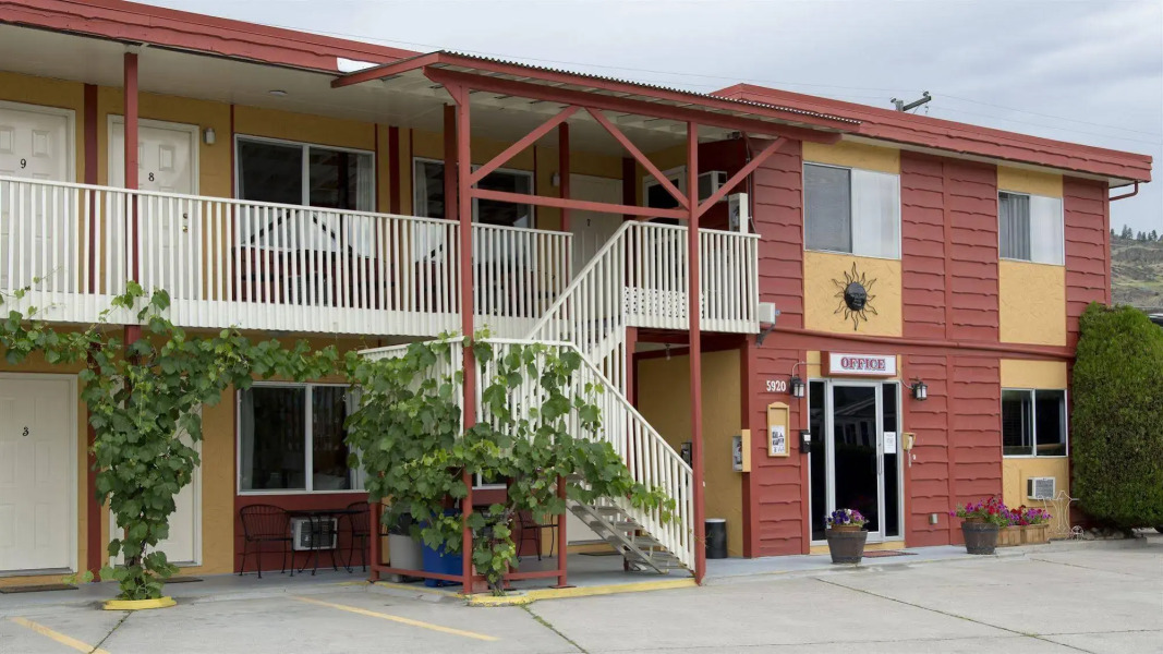 Maple Leaf Motel Inn Towne