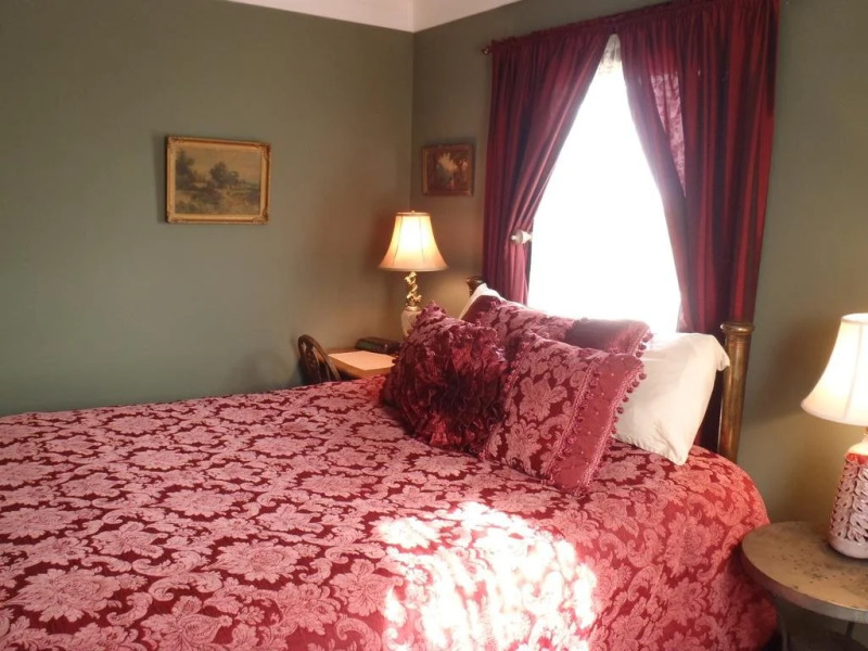 Haselwood Inn Bed & Breakfast