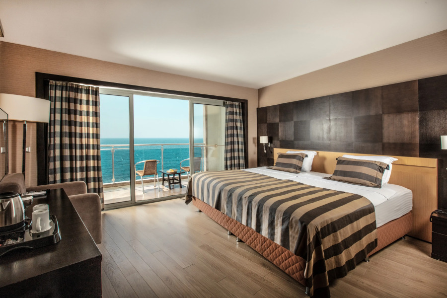 Charisma De Luxe Hotel